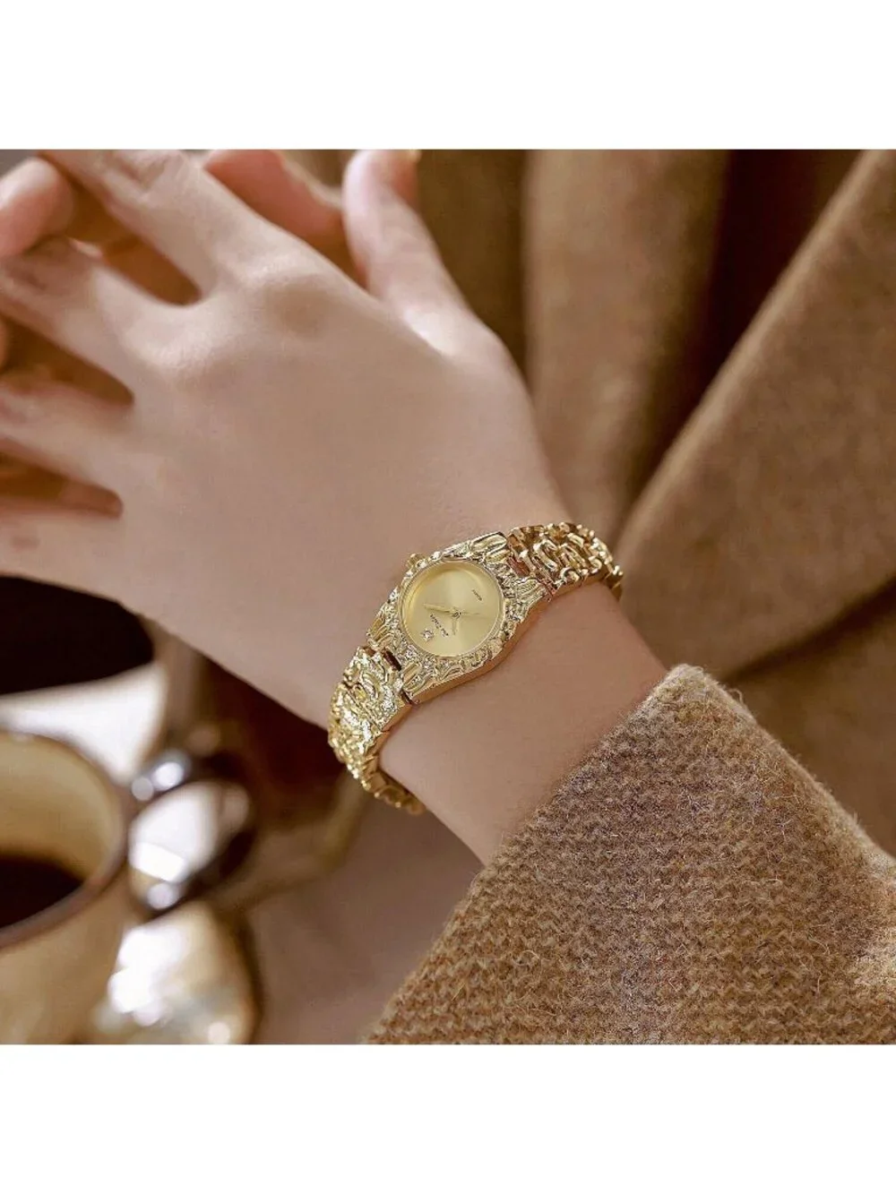 Women's Gold Luxurious Textured Jewelry Chain Minimalist Dial Quartz Wrist Watch